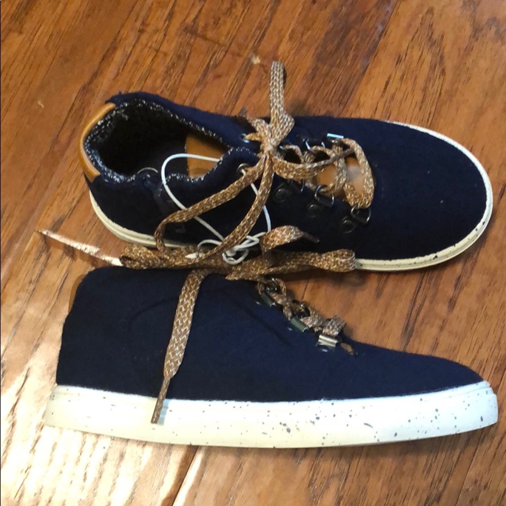 Cat & Jack NWT Navy sneakers